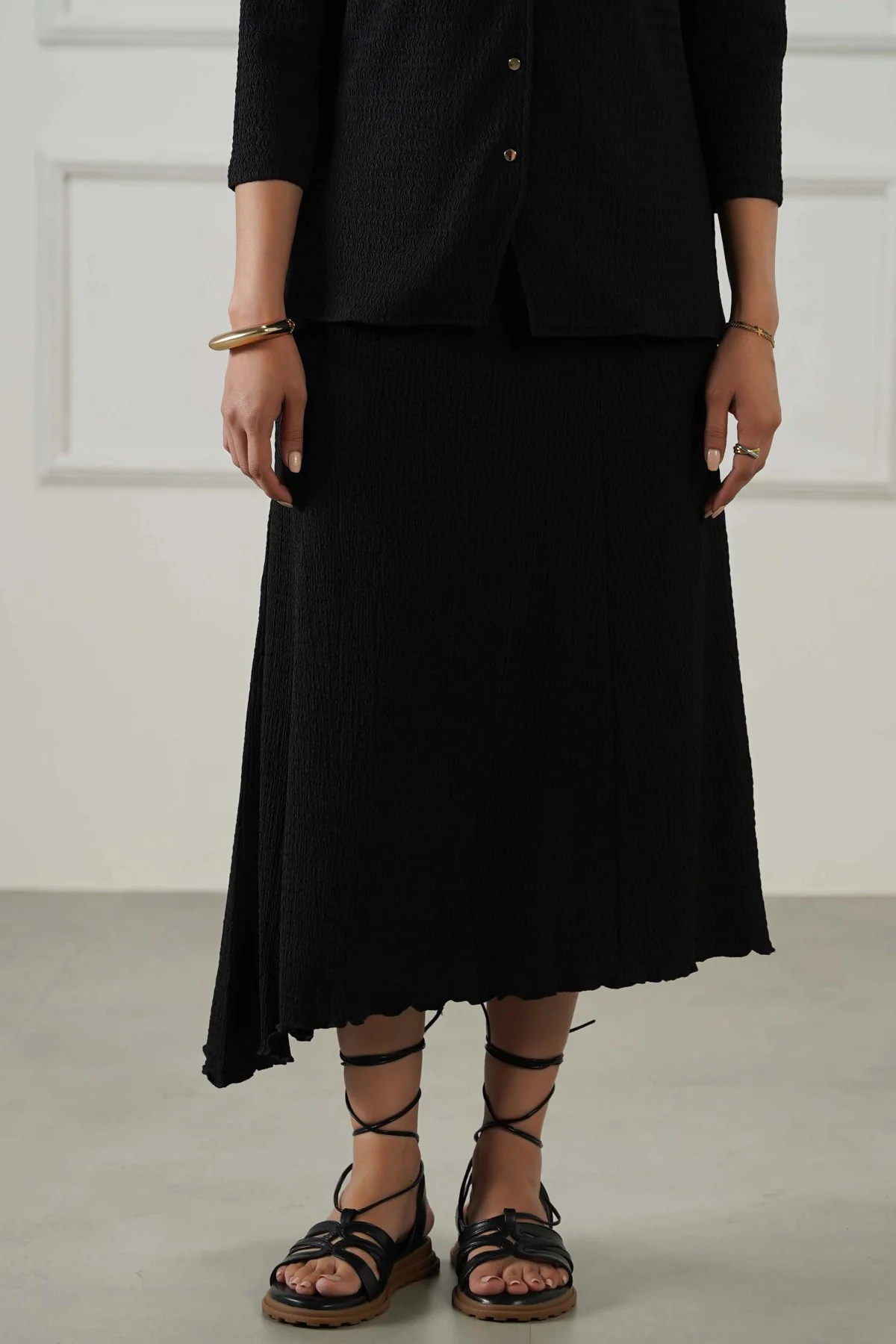 ASYMMETRIC CRINKLE SKIRT