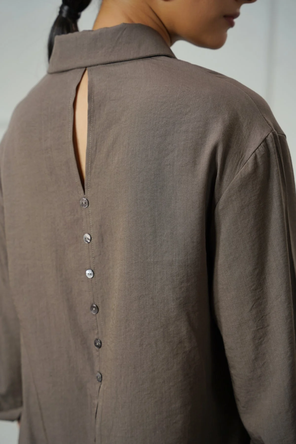 BACK SLIT BLOUSE - Image 5