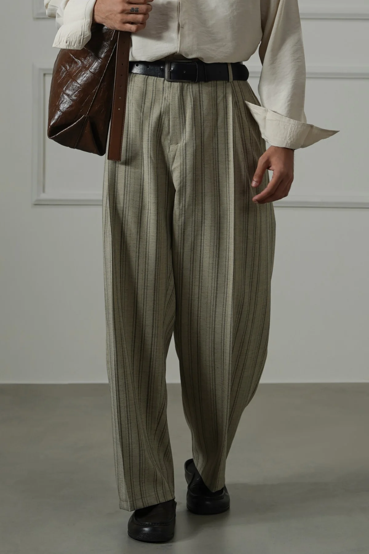 BAGGY PLEATED PANTS