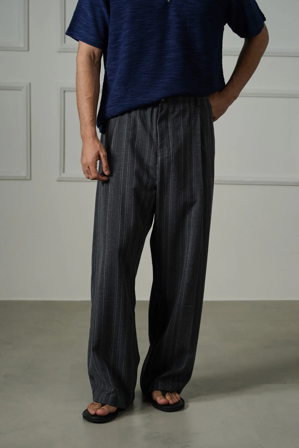 BAGGY PLEATED PANTS
