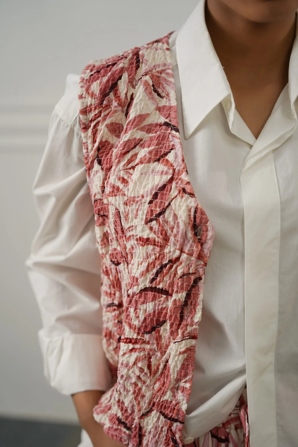 BAMBOO SMOCKED VEST - Image 4