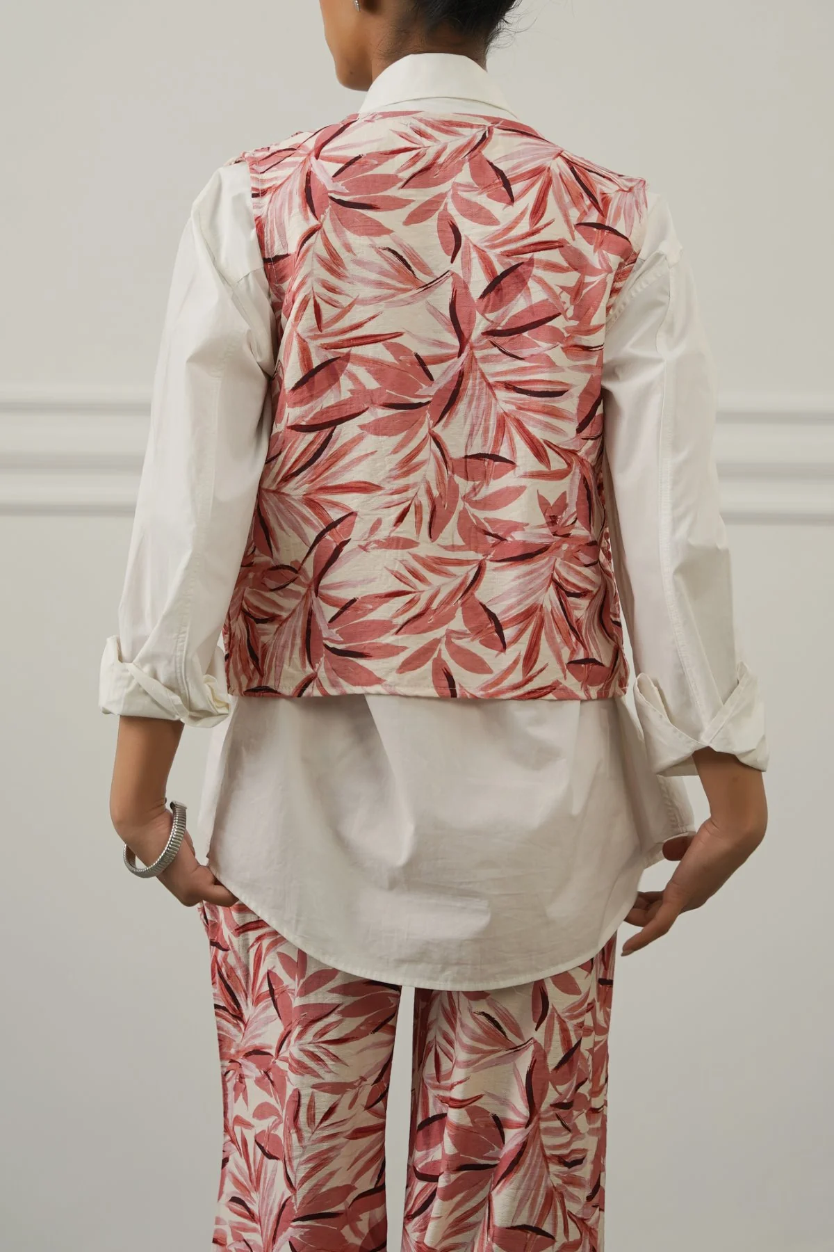 BAMBOO SMOCKED VEST - Image 5