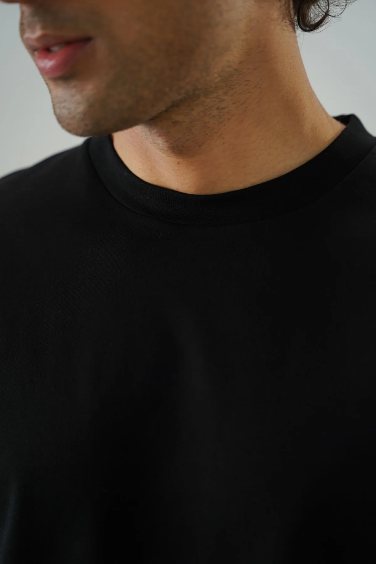BASIC SOLID TEE - Image 2