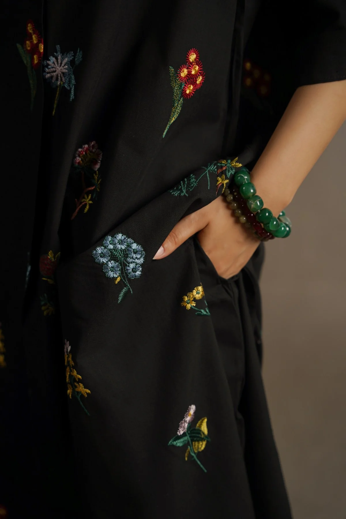 BLACK FLORA PANTS - Image 3