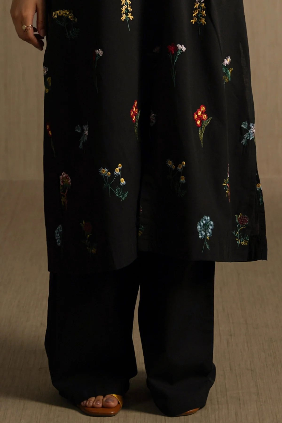 BLACK FLORA PANTS - Image 7