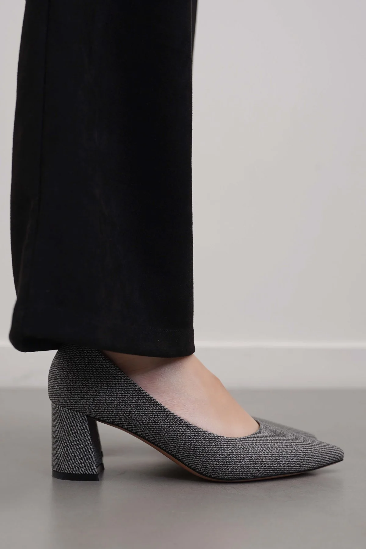 BOARDROOM BLOCK HEELS - Image 3