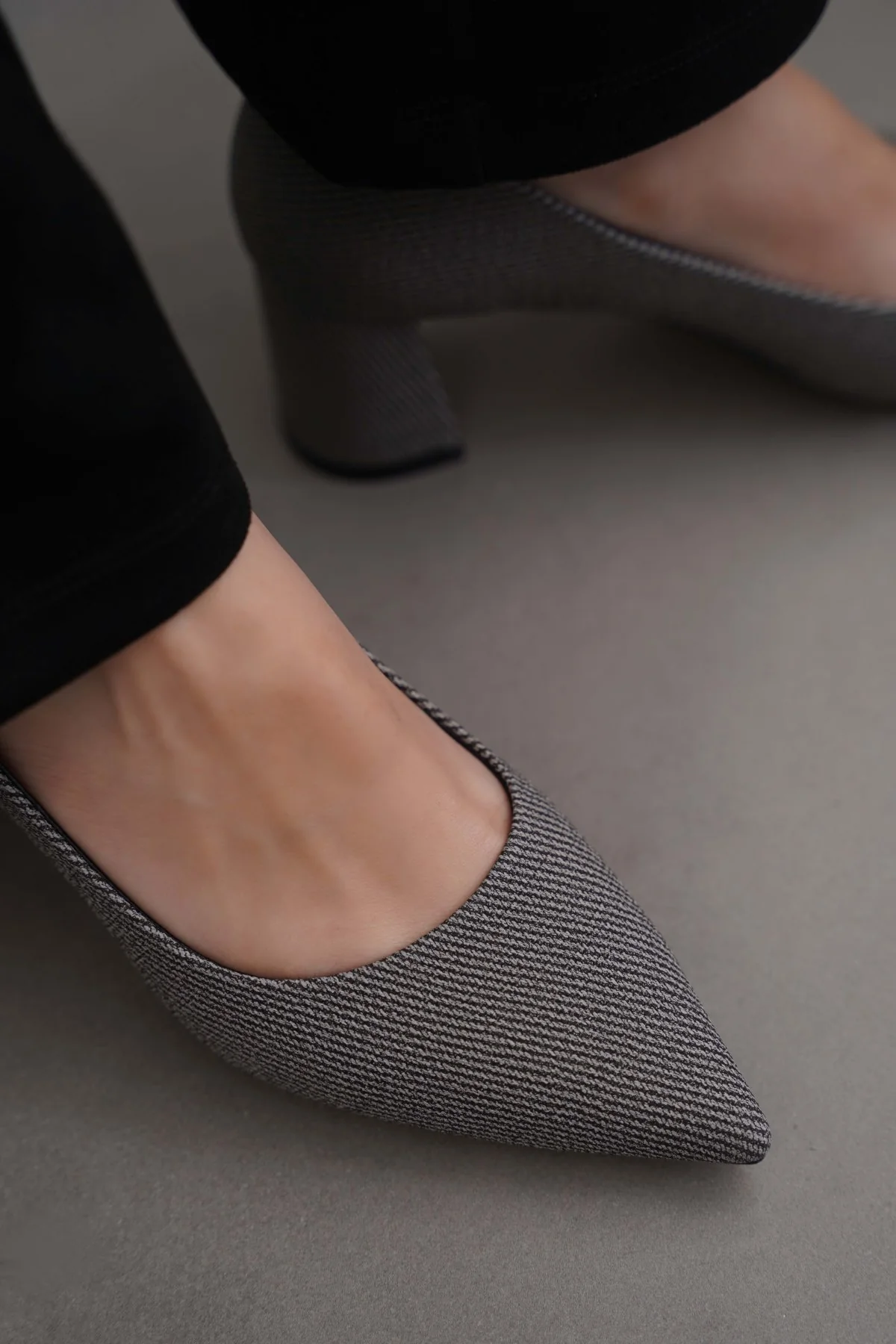 BOARDROOM BLOCK HEELS - Image 5