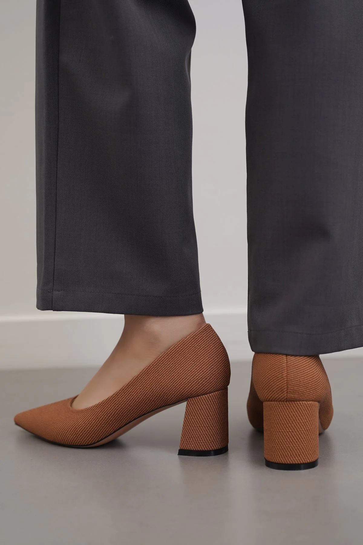 BOARDROOM BLOCK HEELS - Image 4