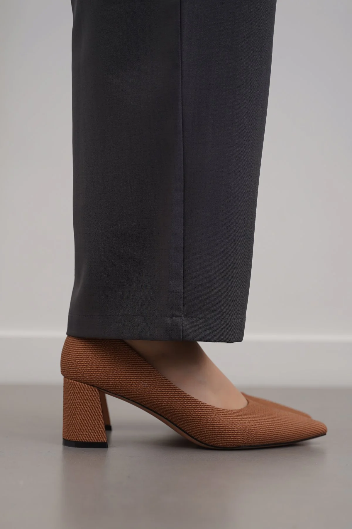 BOARDROOM BLOCK HEELS - Image 5