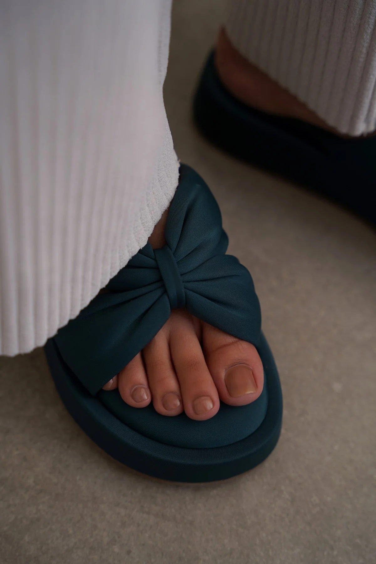 BOW MAMA SLIDES - Image 5