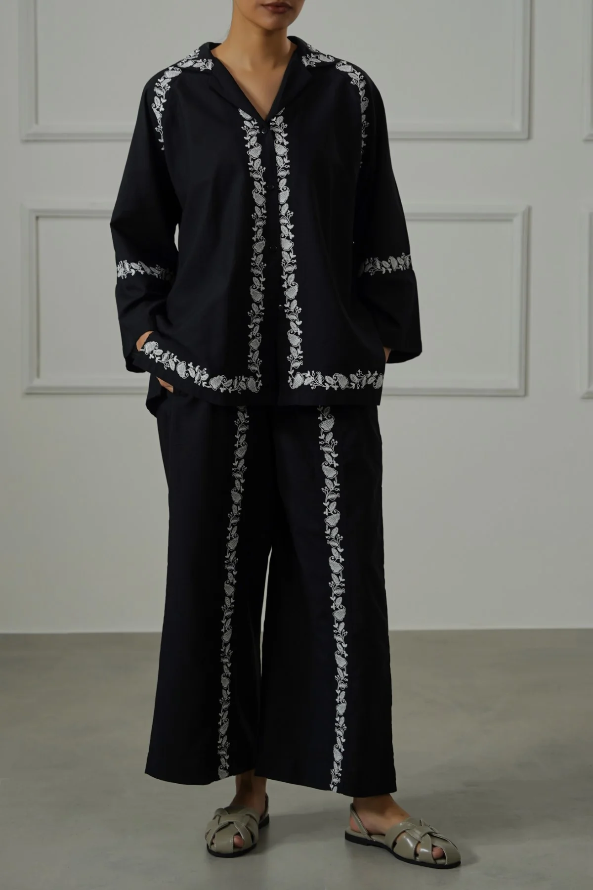 BRODERIE STRAIGHT PANTS - Image 3
