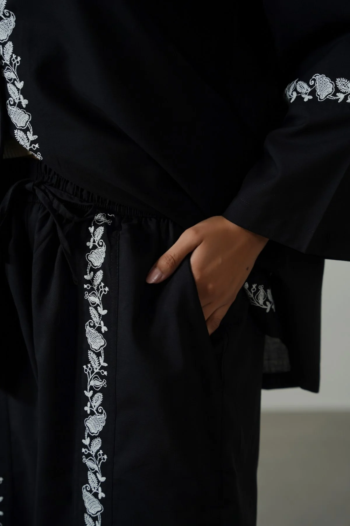 BRODERIE STRAIGHT PANTS - Image 4