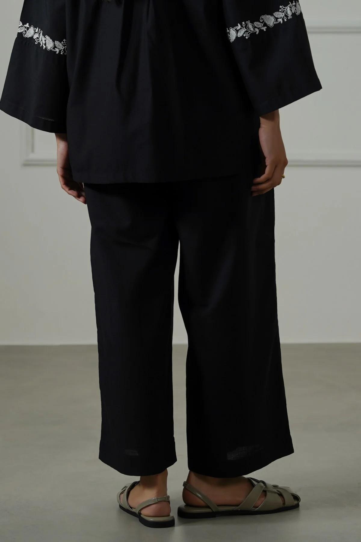 BRODERIE STRAIGHT PANTS - Image 5