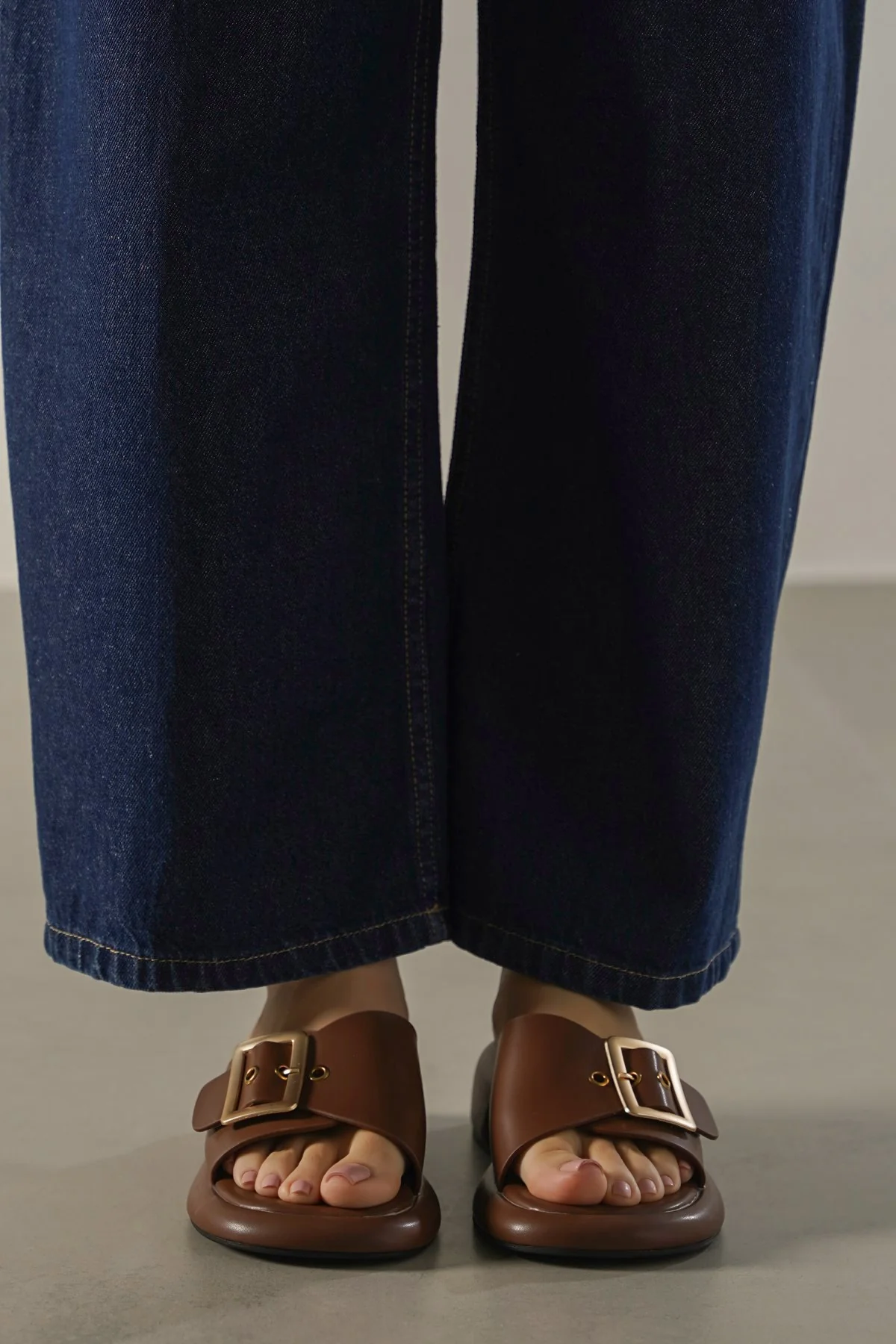 BUCKLE MAMA SLIDES - Image 6