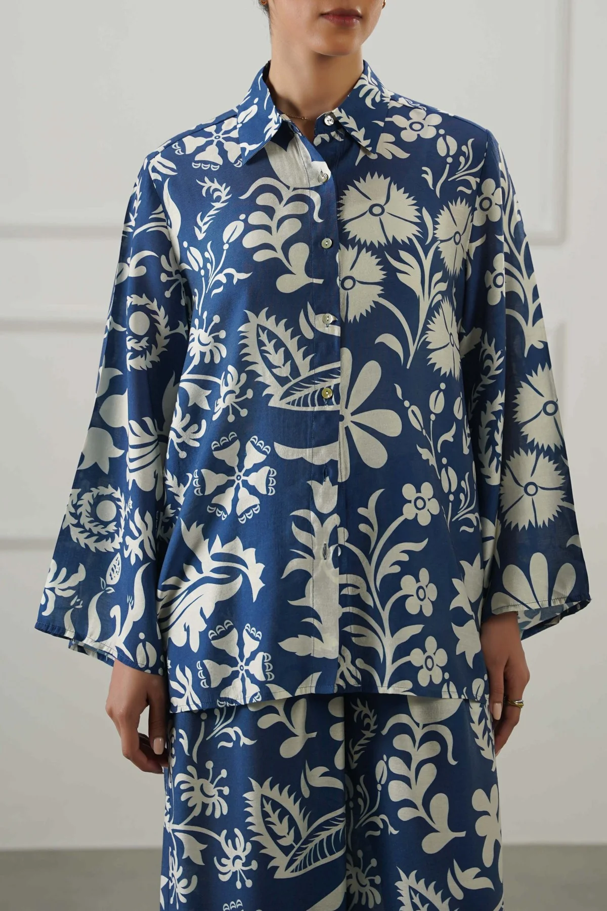 BUKETAN BUTTON DOWN SHIRT