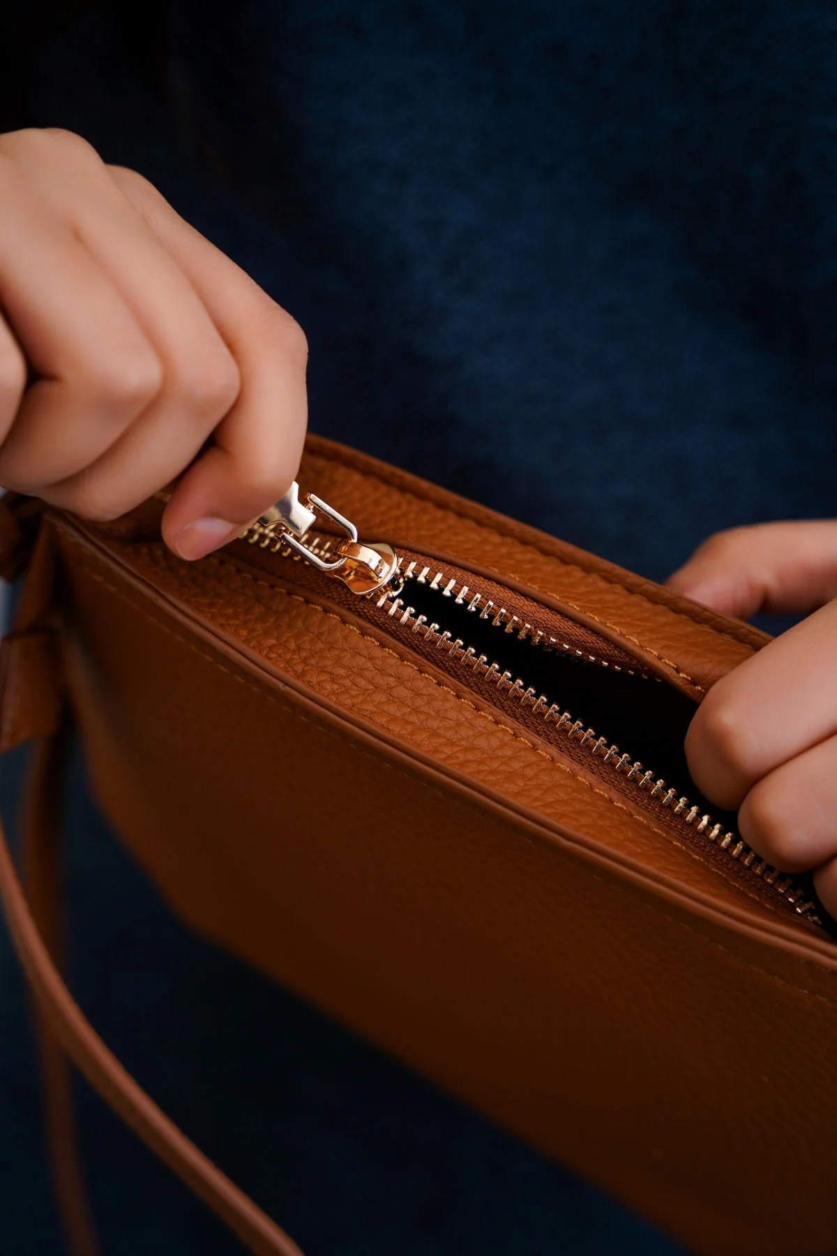 BUTTER CROSSBODY BAG - Image 3