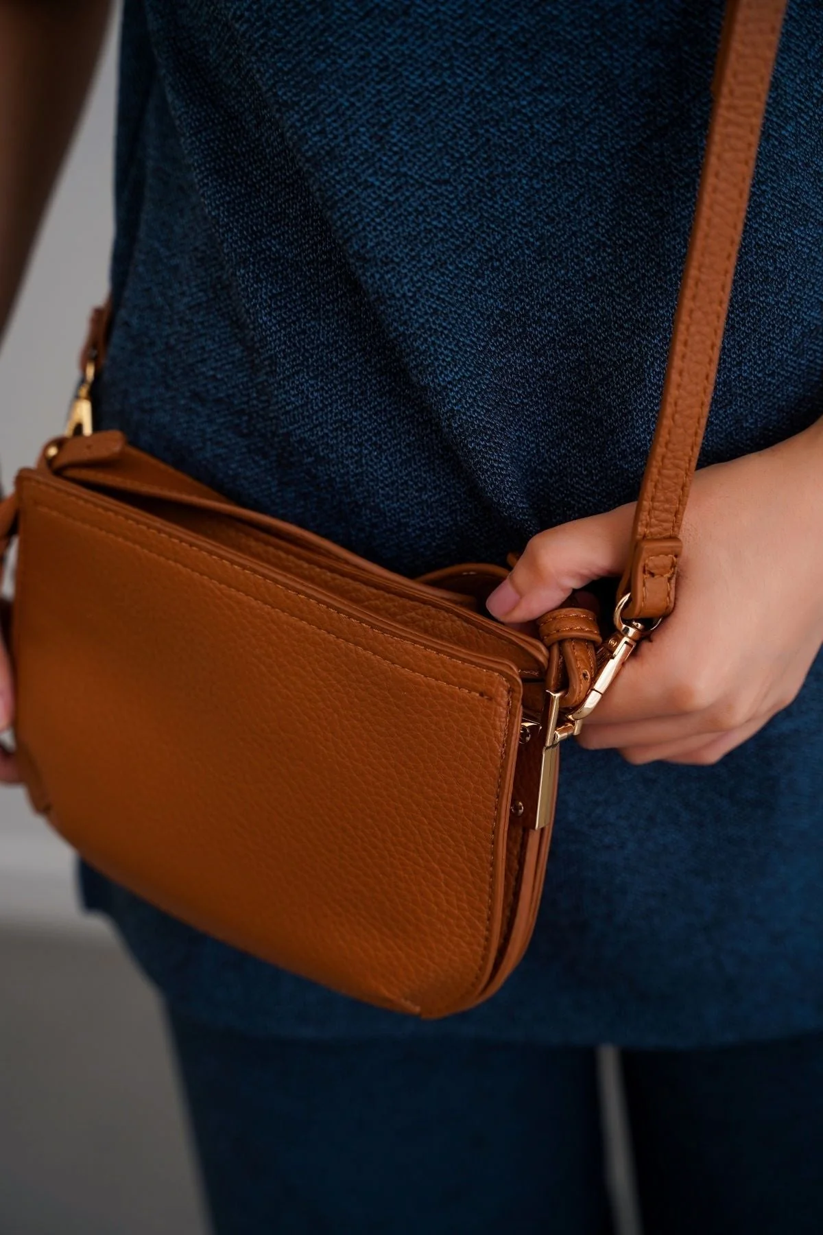 BUTTER CROSSBODY BAG - Image 5