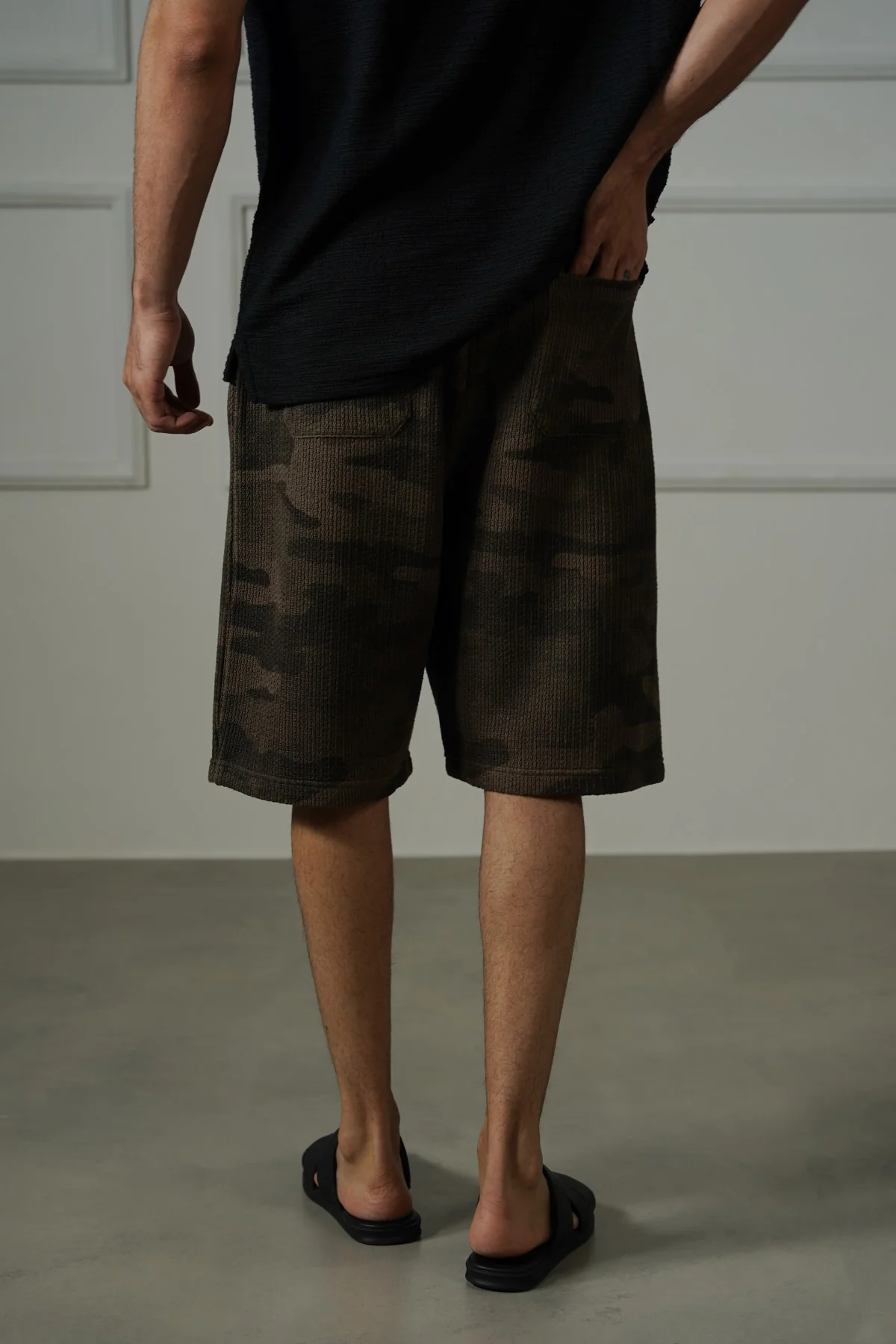 CAMO TEXTURED SHORTS - Image 4