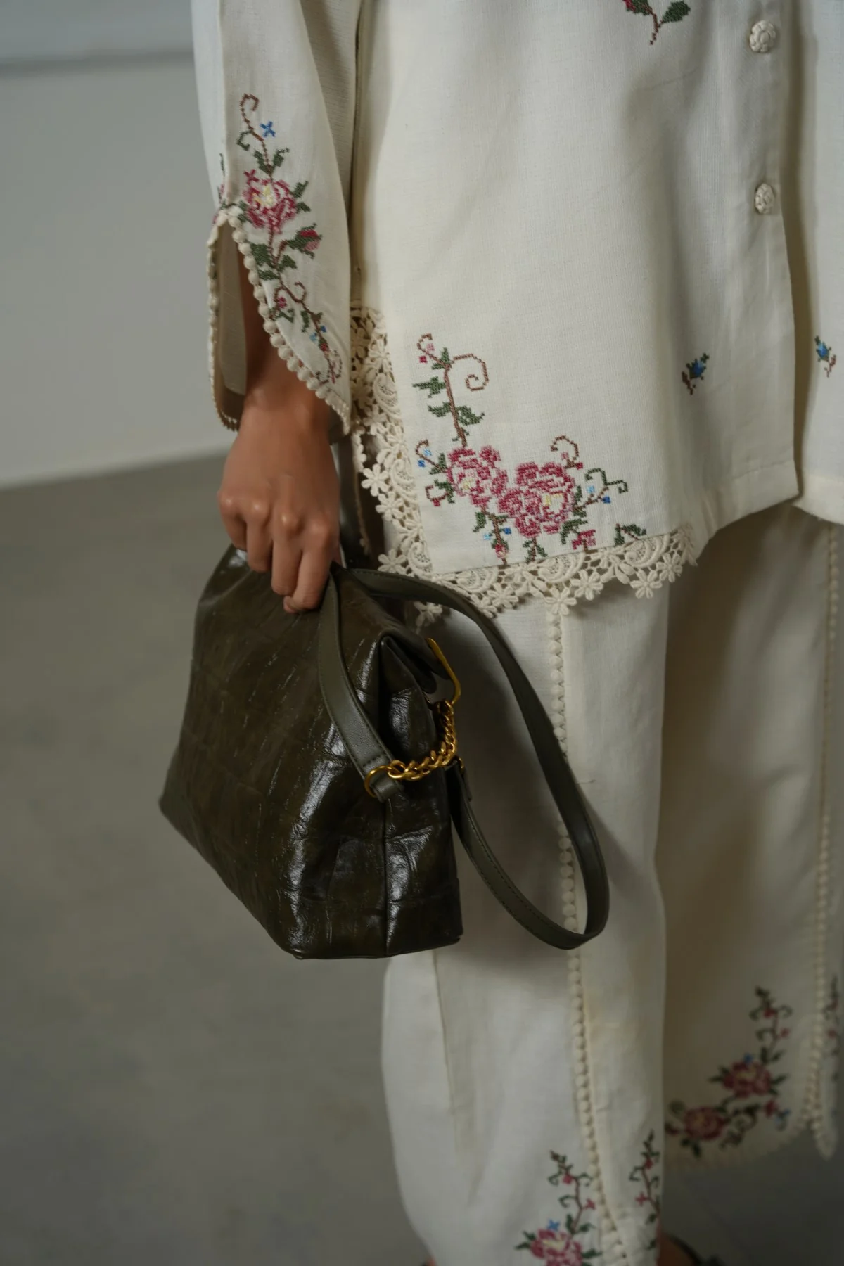 CARMO EMBOSSED SHOULDER BAG - Image 6
