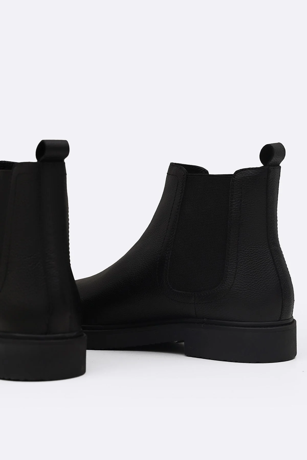 ESSENTIAL LEATHER CHELSEA BOOTS - Image 2