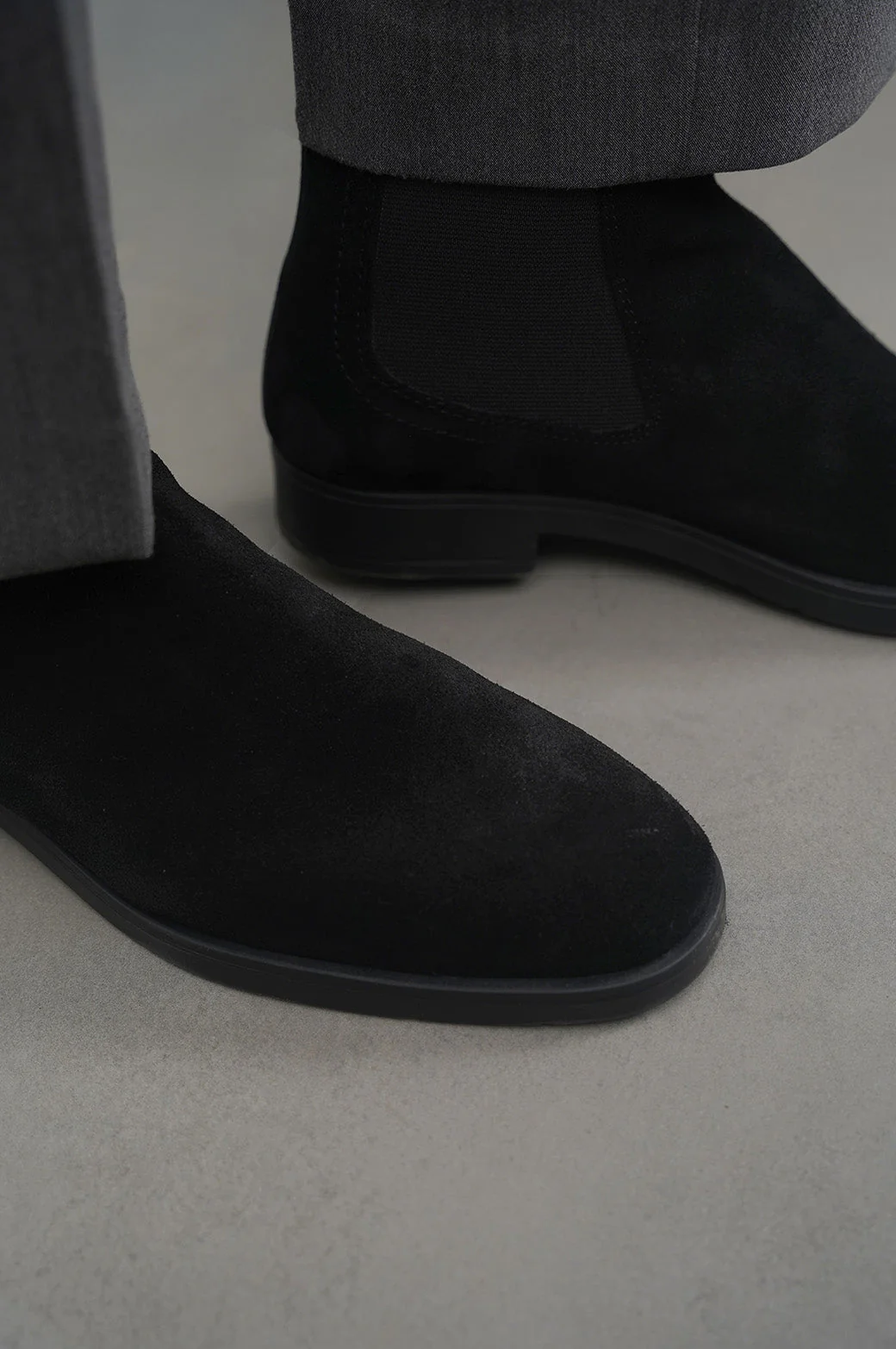 CLASSIC CHELSEA BOOTS - Image 2