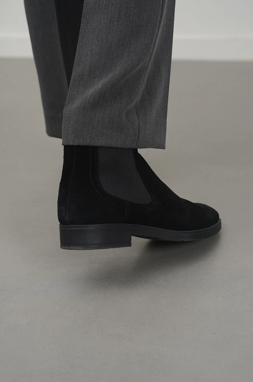 CLASSIC CHELSEA BOOTS - Image 3