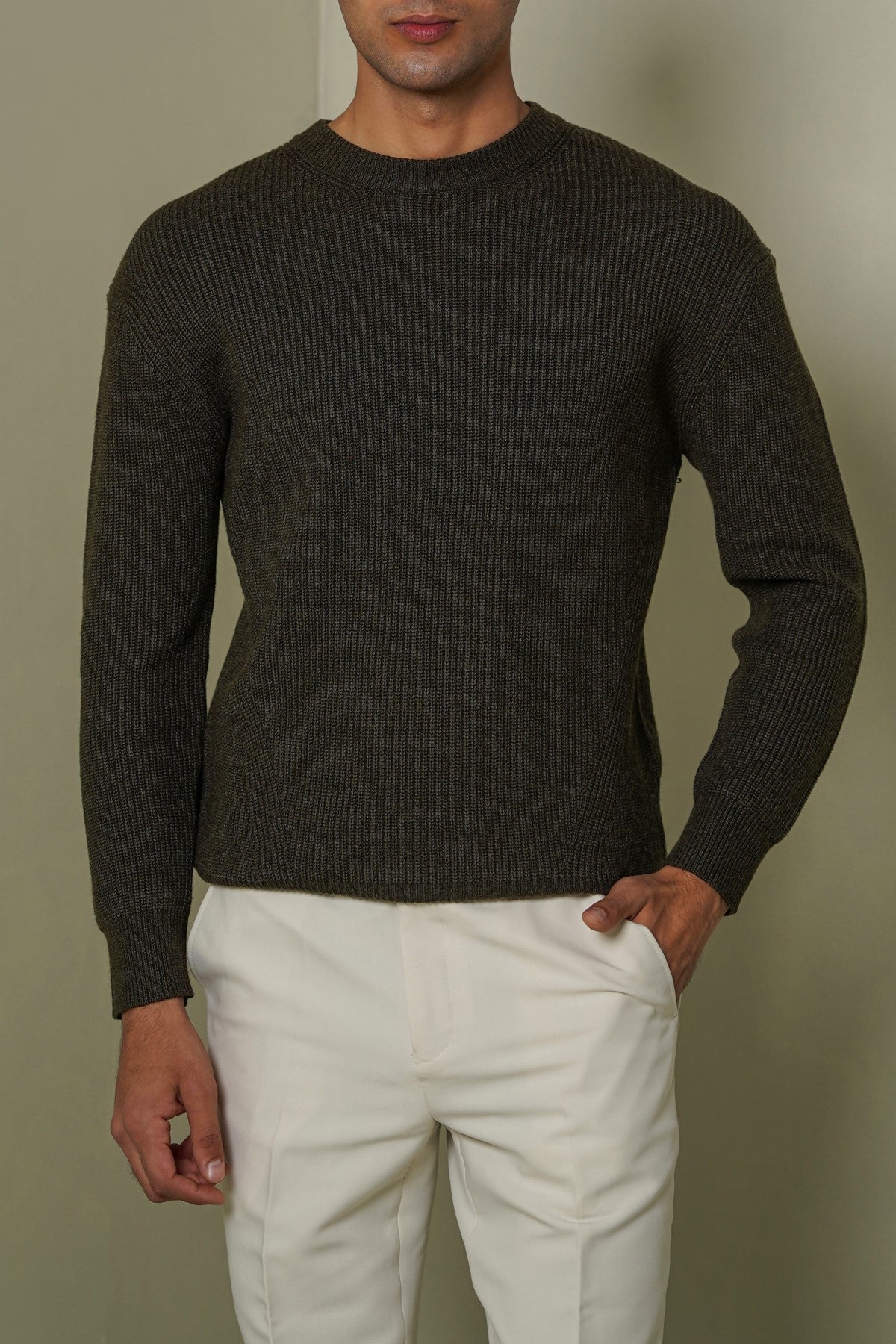 CLASSIC CREWNECK SWEATER