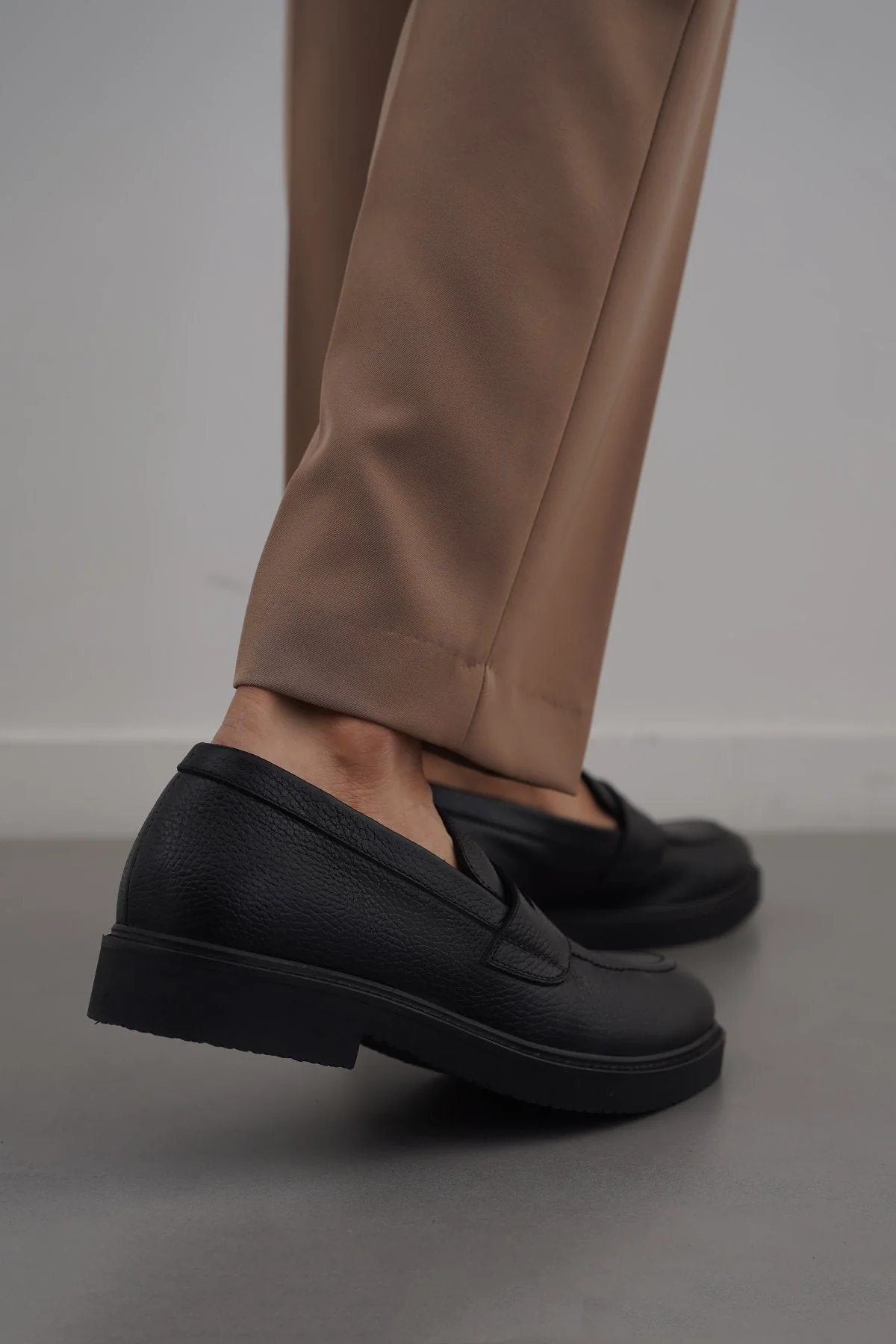 CLASSIC LEATHER LOAFERS - Image 3