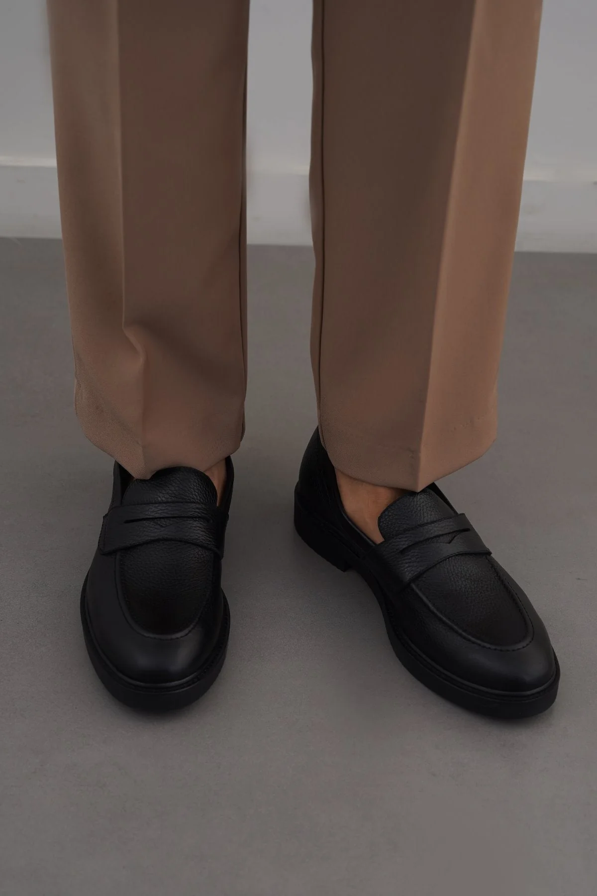 CLASSIC LEATHER LOAFERS - Image 4