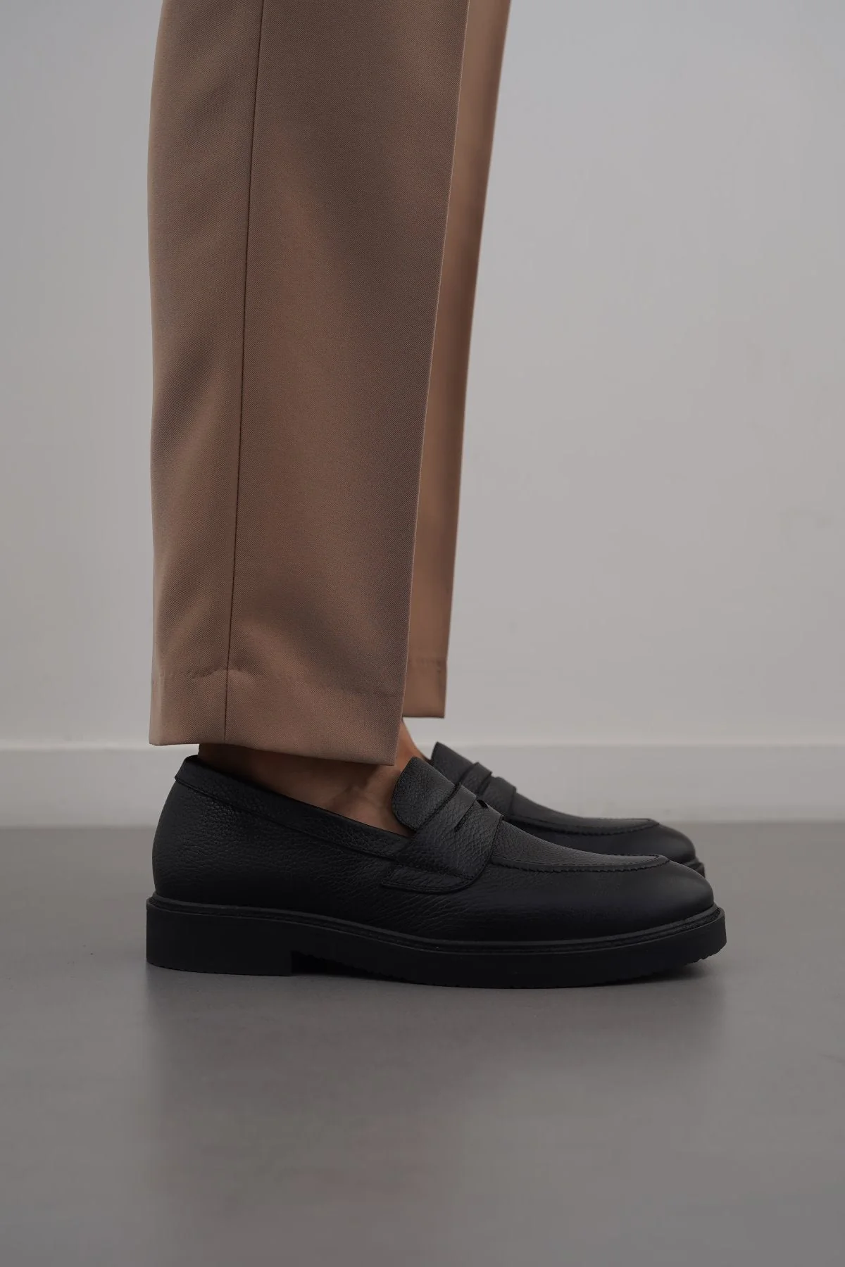CLASSIC LEATHER LOAFERS - Image 5