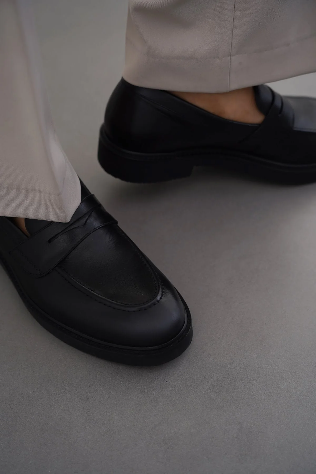 CLASSIC LEATHER LOAFERS - Image 2