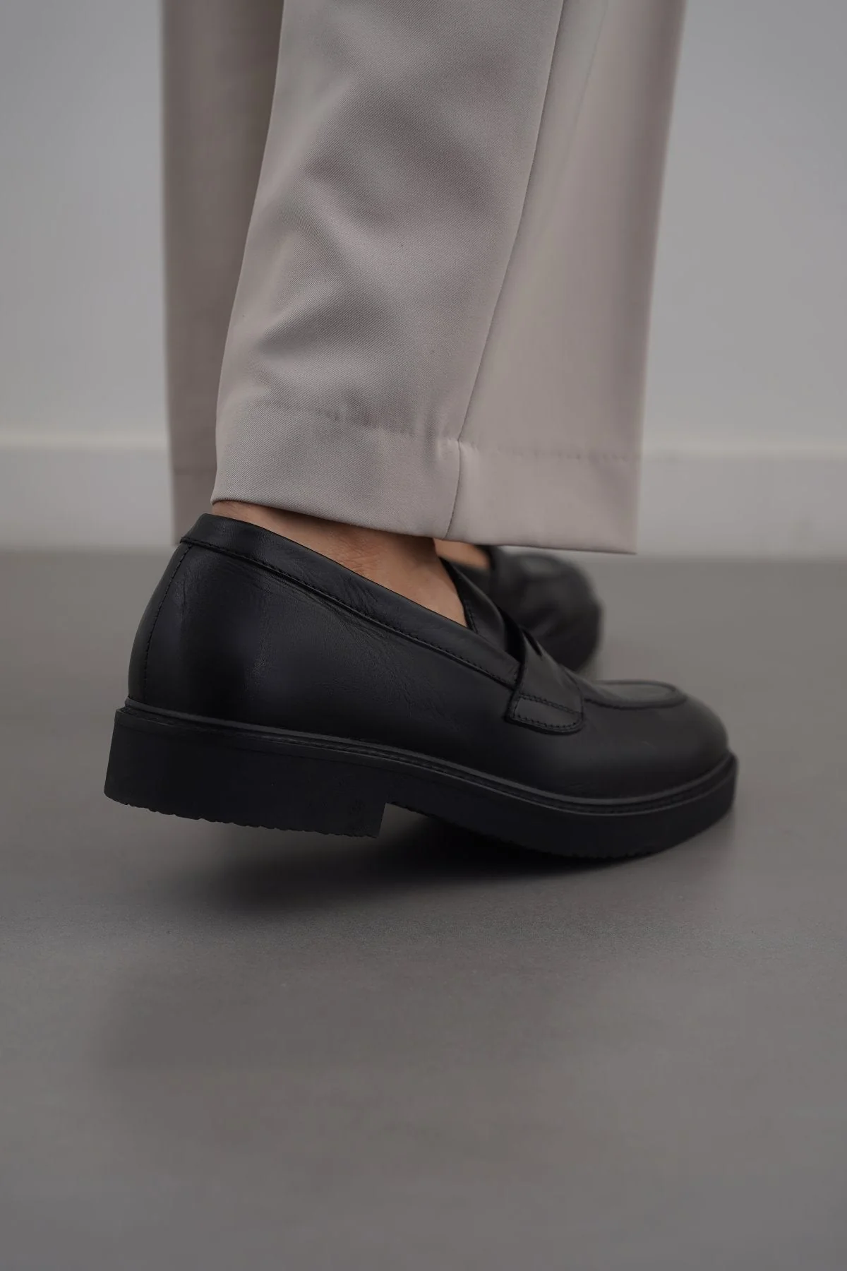 CLASSIC LEATHER LOAFERS - Image 3
