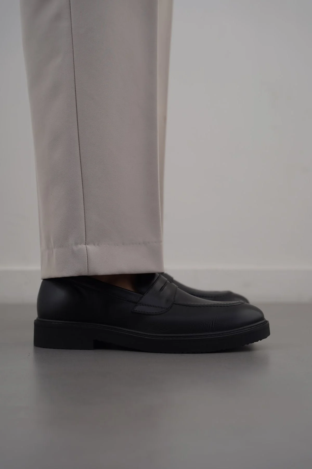 CLASSIC LEATHER LOAFERS - Image 5