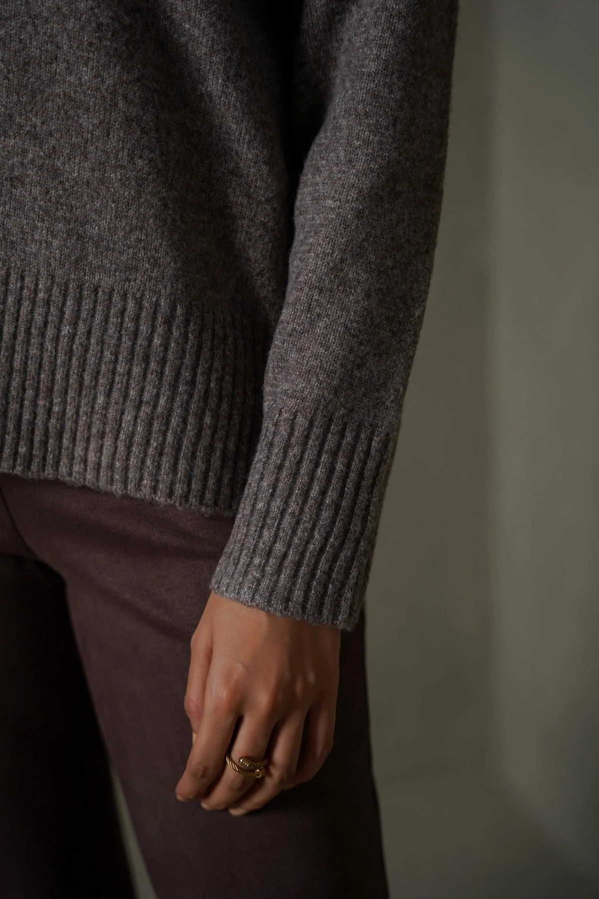 CLASSIC V-NECK JUMPER - Image 2