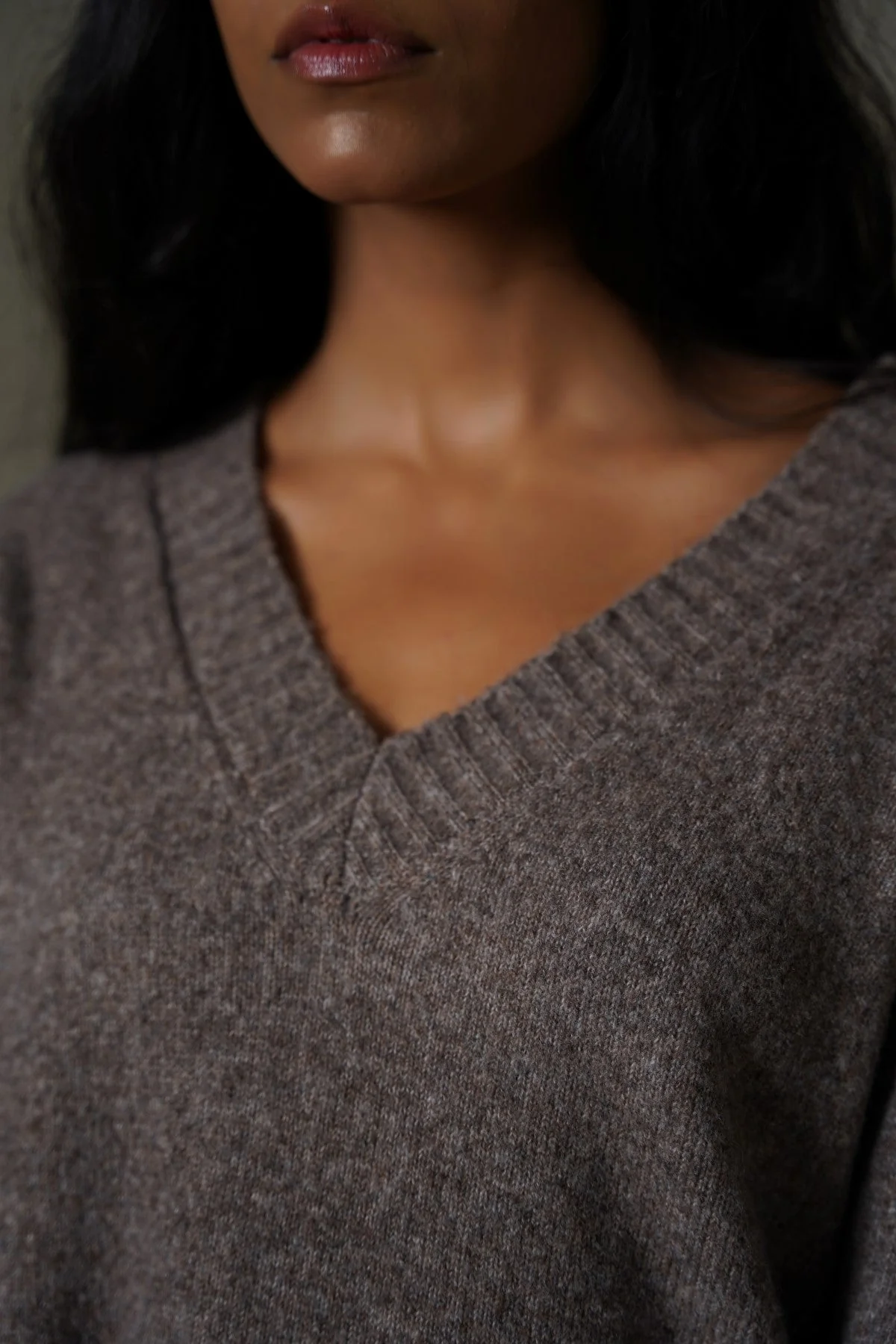 CLASSIC V-NECK JUMPER - Image 4