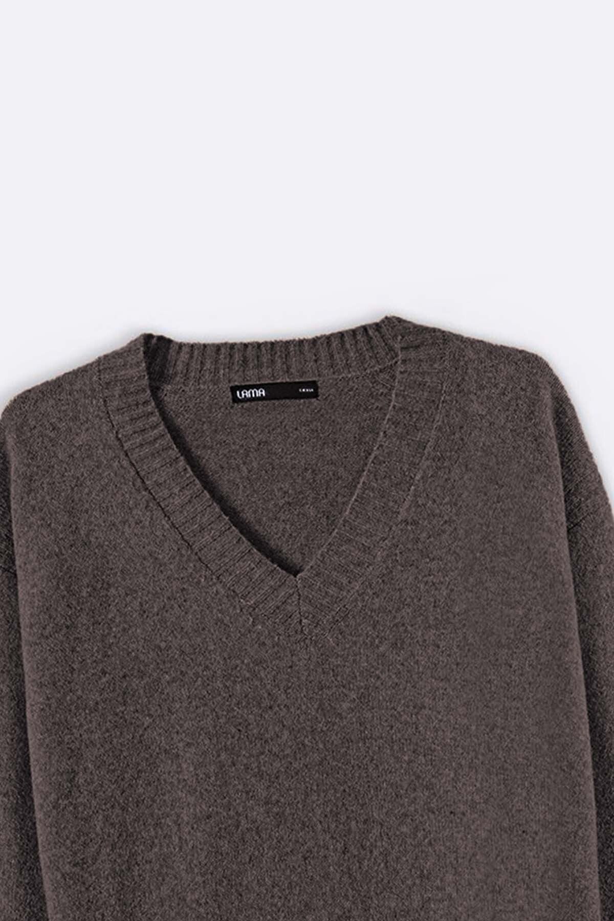 CLASSIC V-NECK JUMPER - Image 8