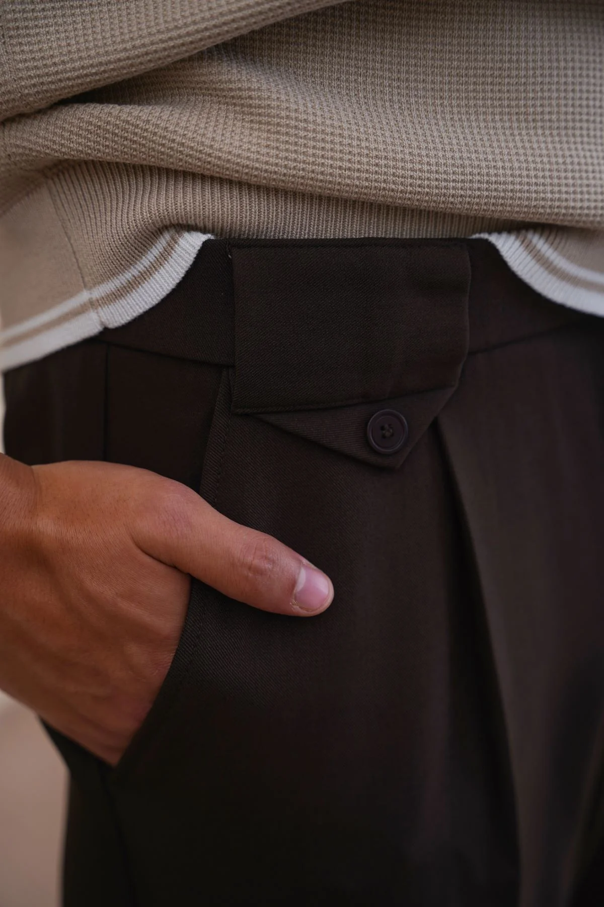 COIN POCKET DETAIL PANTS - Image 4