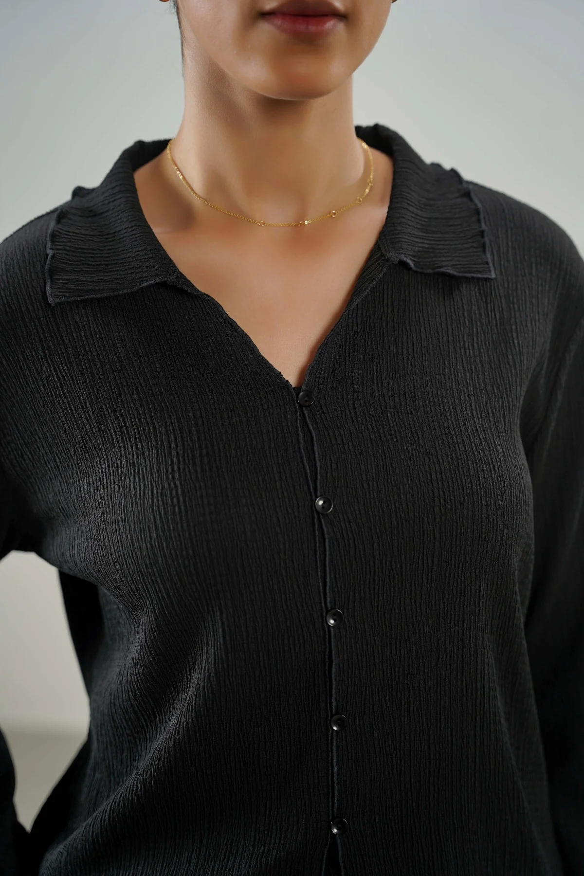 CRINKLE KNIT BUTTON-DOWN - Image 5