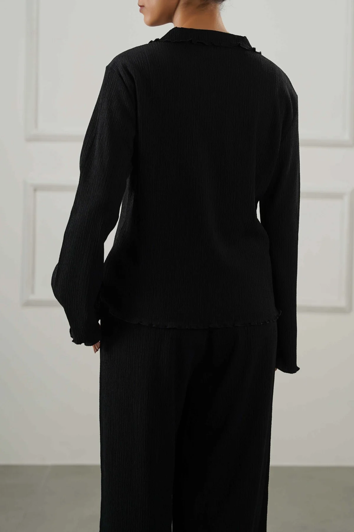 CRINKLE KNIT BUTTON-DOWN - Image 6