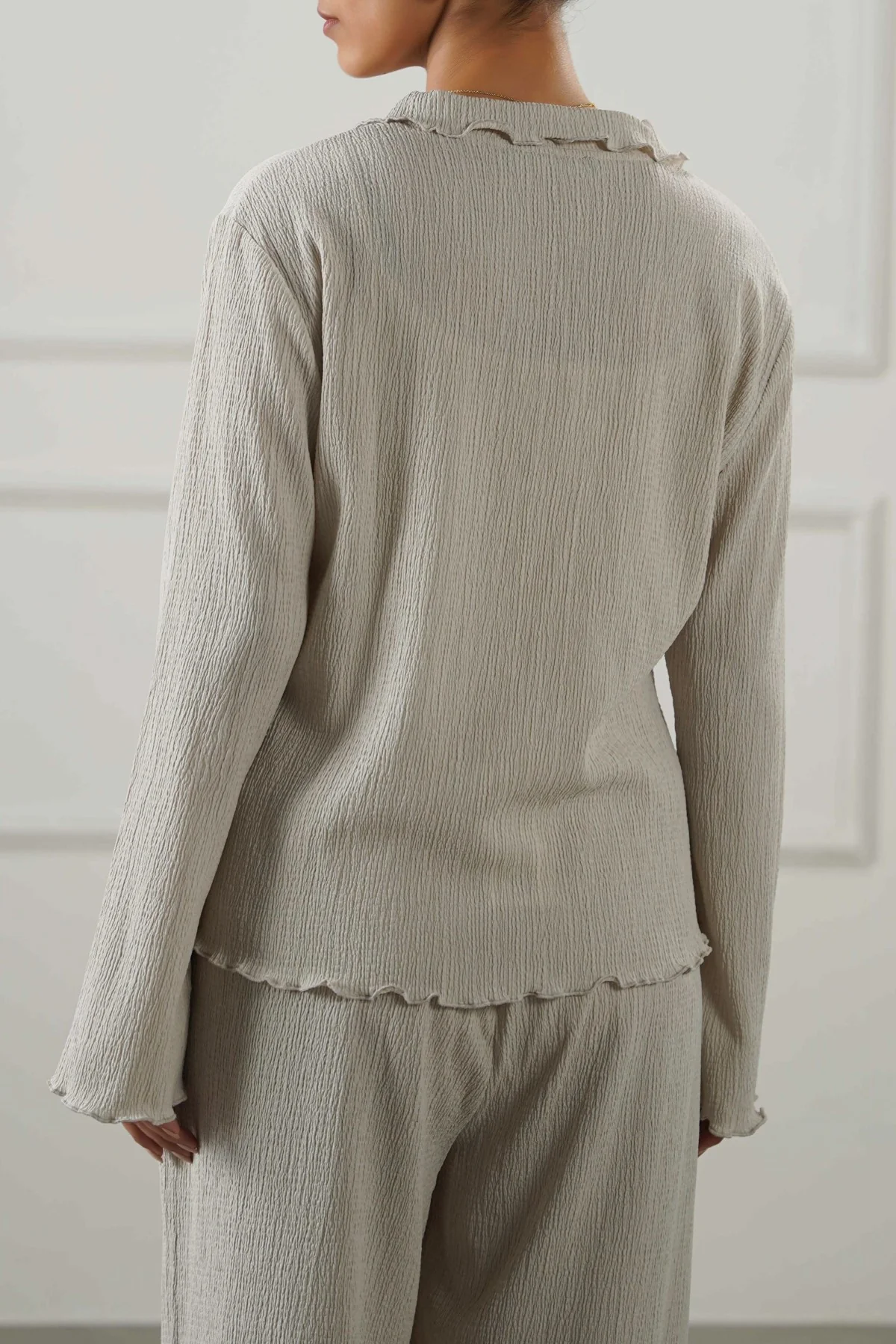 CRINKLE KNIT BUTTON-DOWN - Image 3