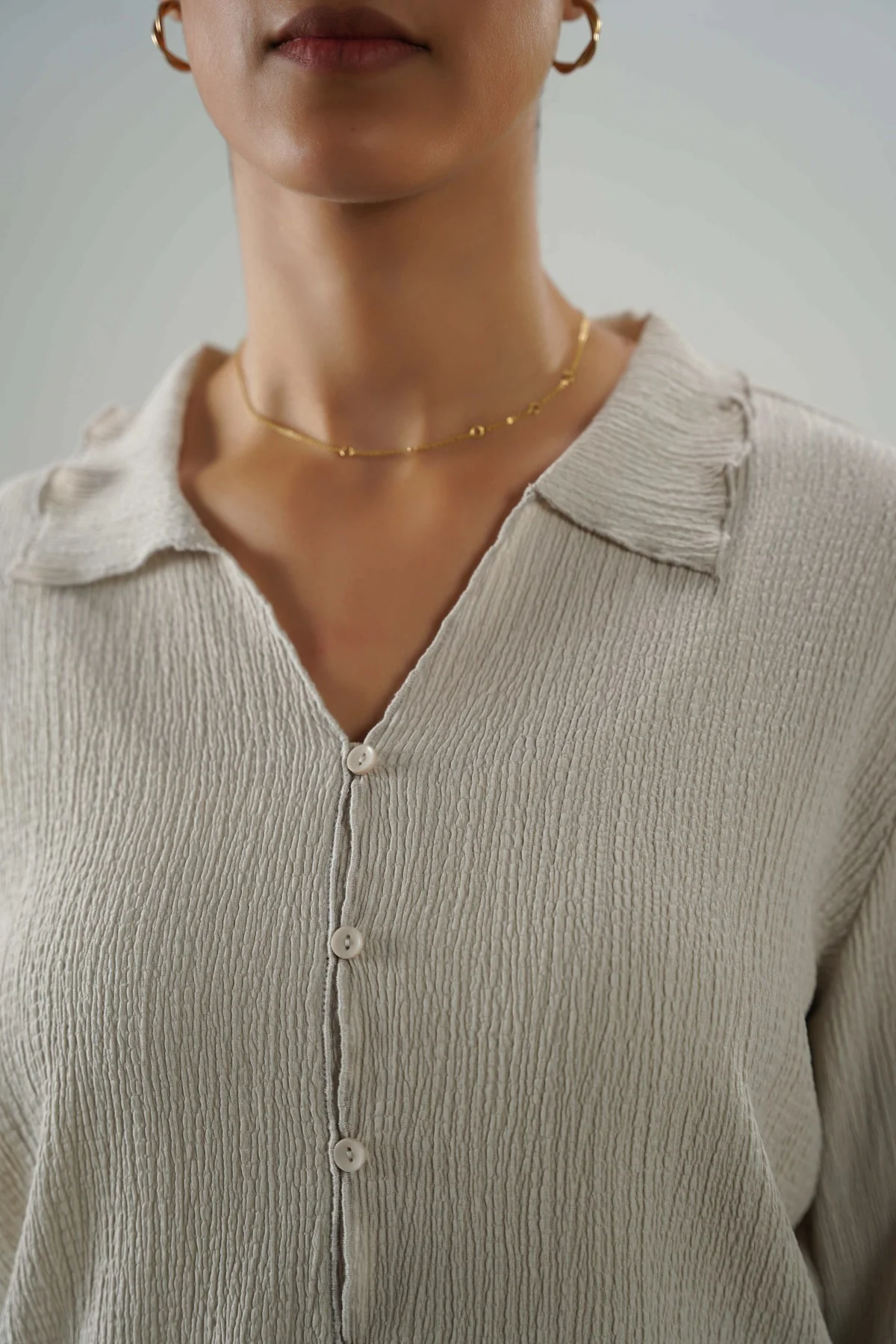 CRINKLE KNIT BUTTON-DOWN - Image 4