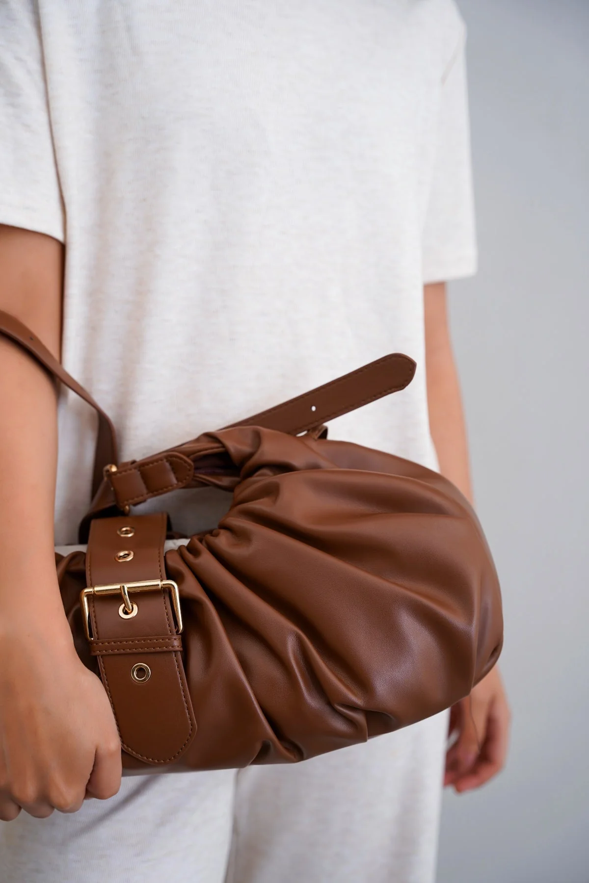 CROISSANT SHOULDER BAG - Image 5