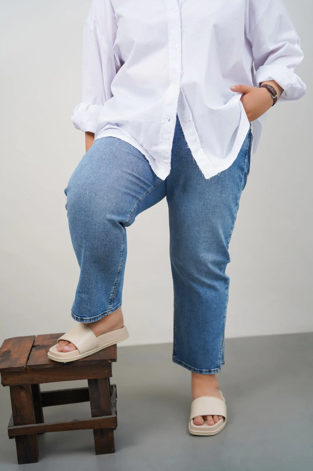 CURVE SLIM CROPPED JEANS - Image 4
