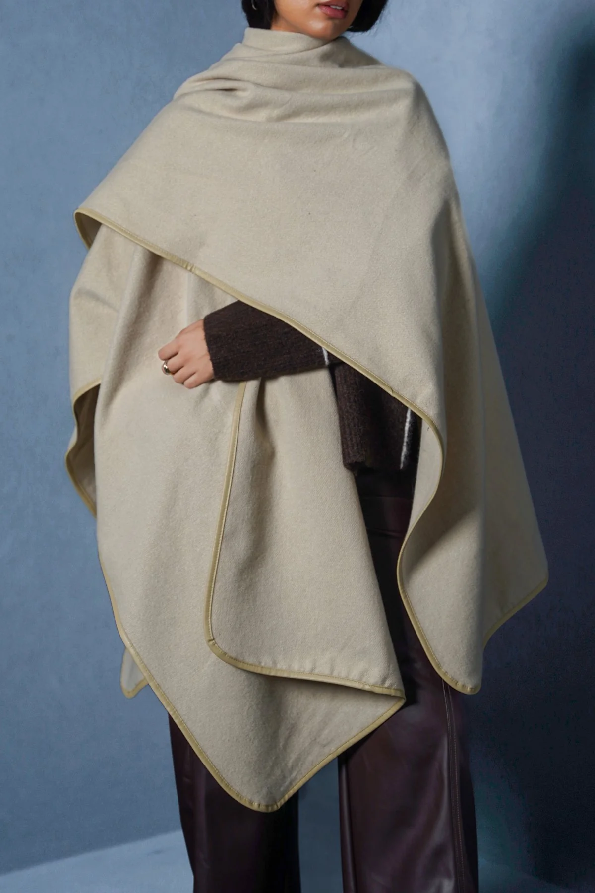 EDGE LINED CAPE