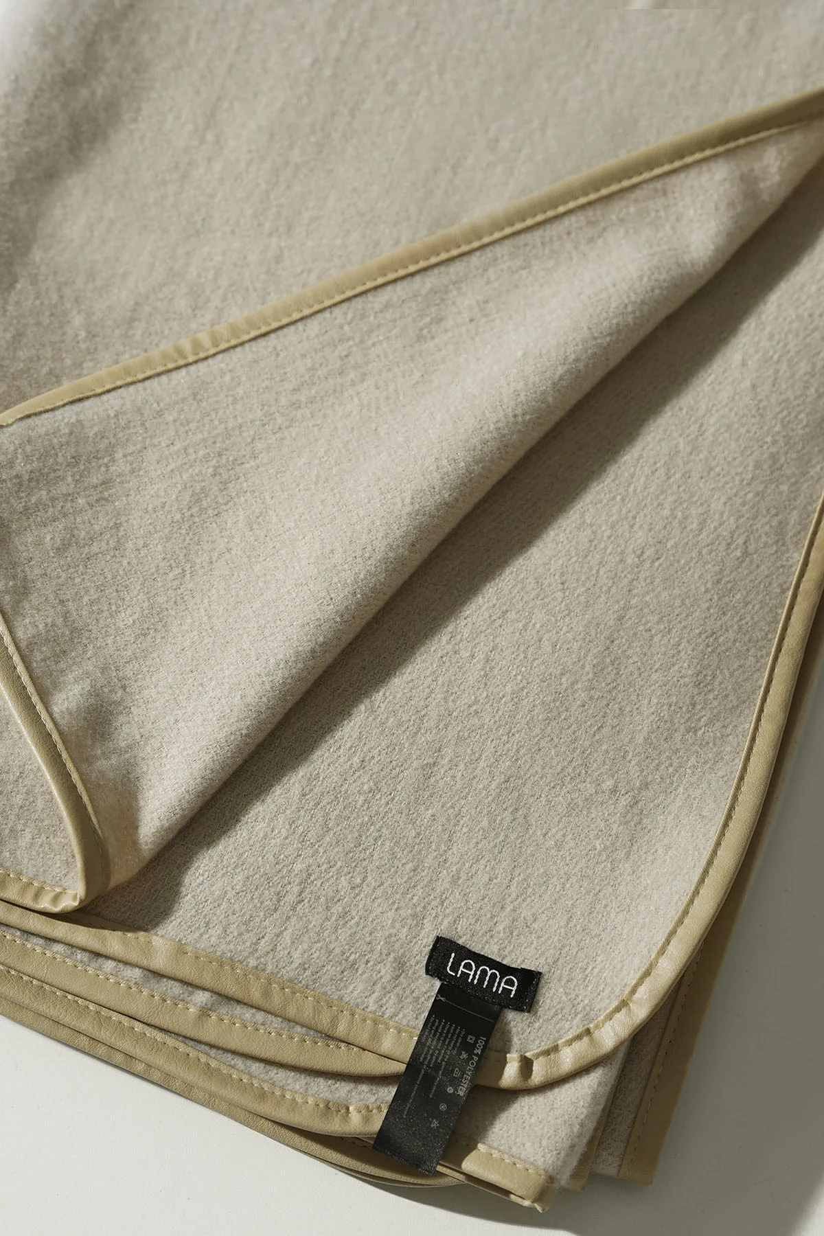 EDGE LINED CAPE - Image 3