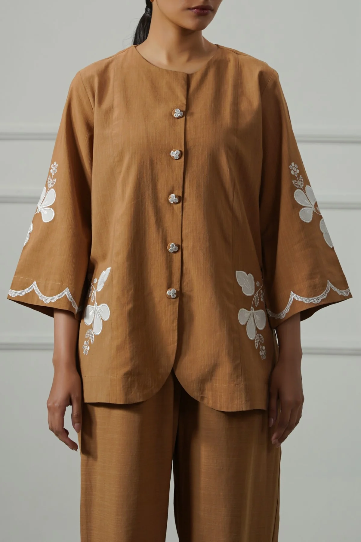 CLOVER APPLIQUE TOP