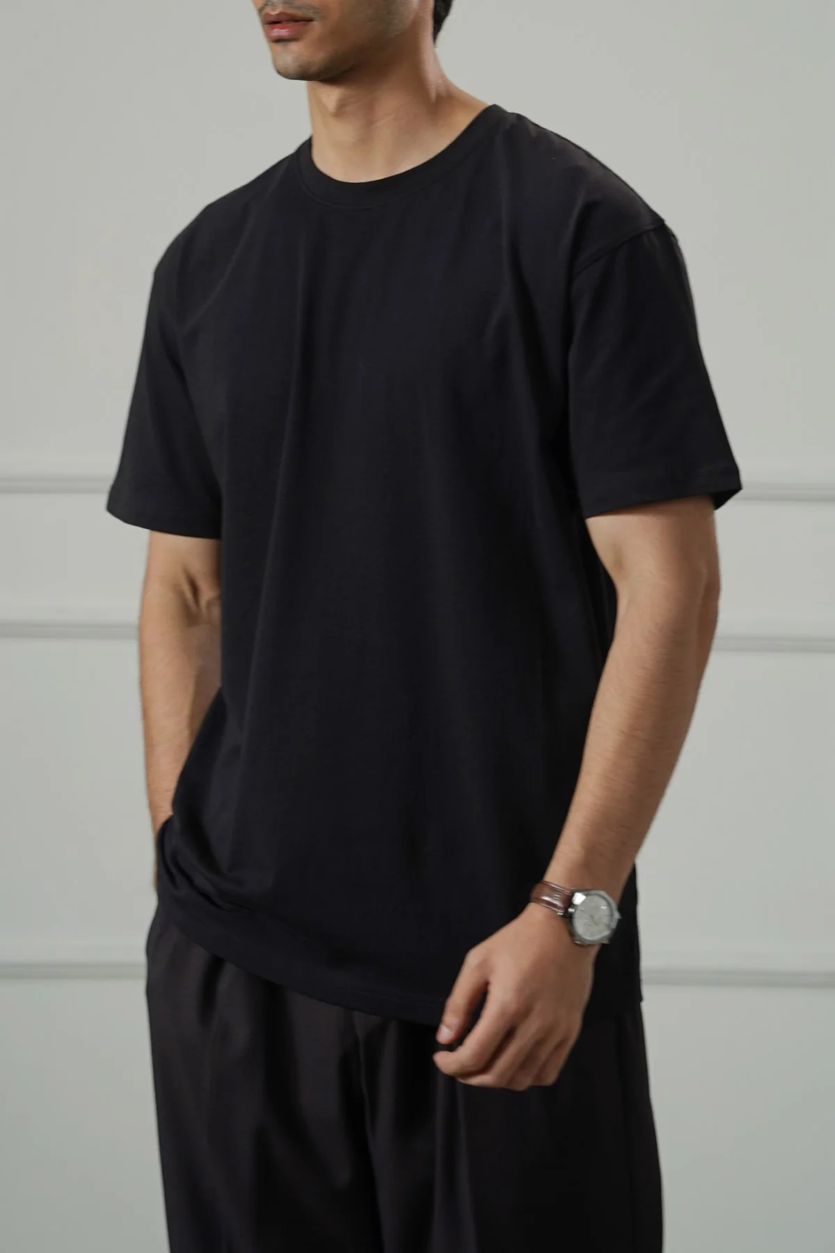 ESSENTIAL CREW NECK TEE