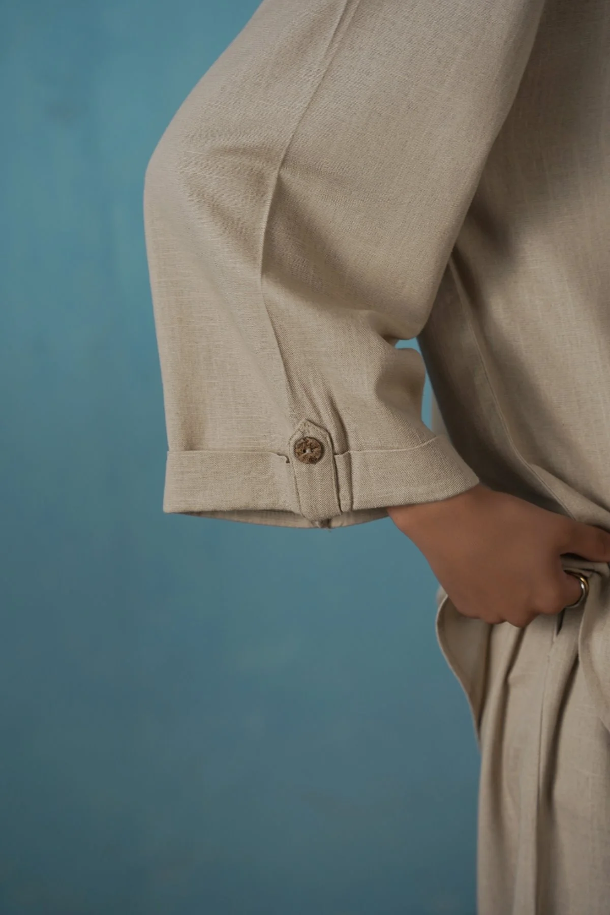 EVERYDAY BACK BUTTON BLOUSE - Image 4
