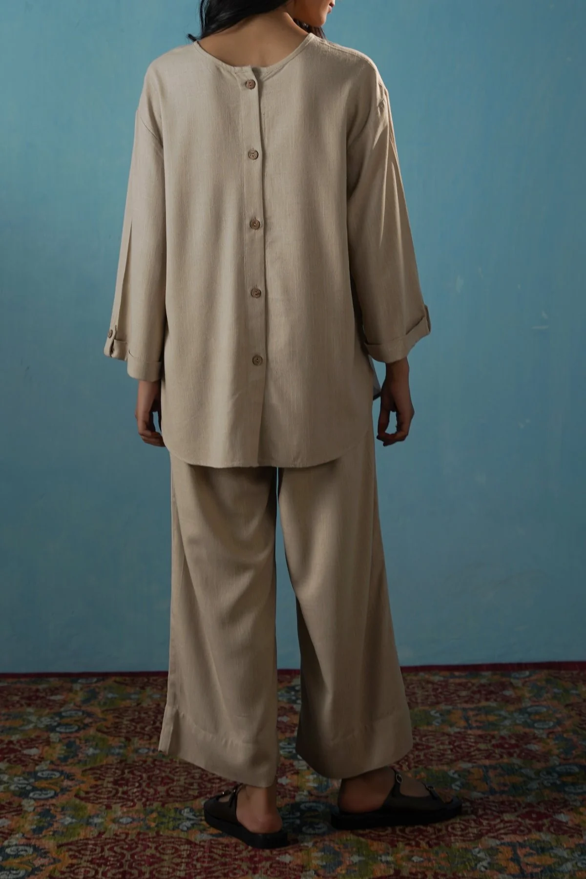 EVERYDAY BACK BUTTON BLOUSE - Image 6