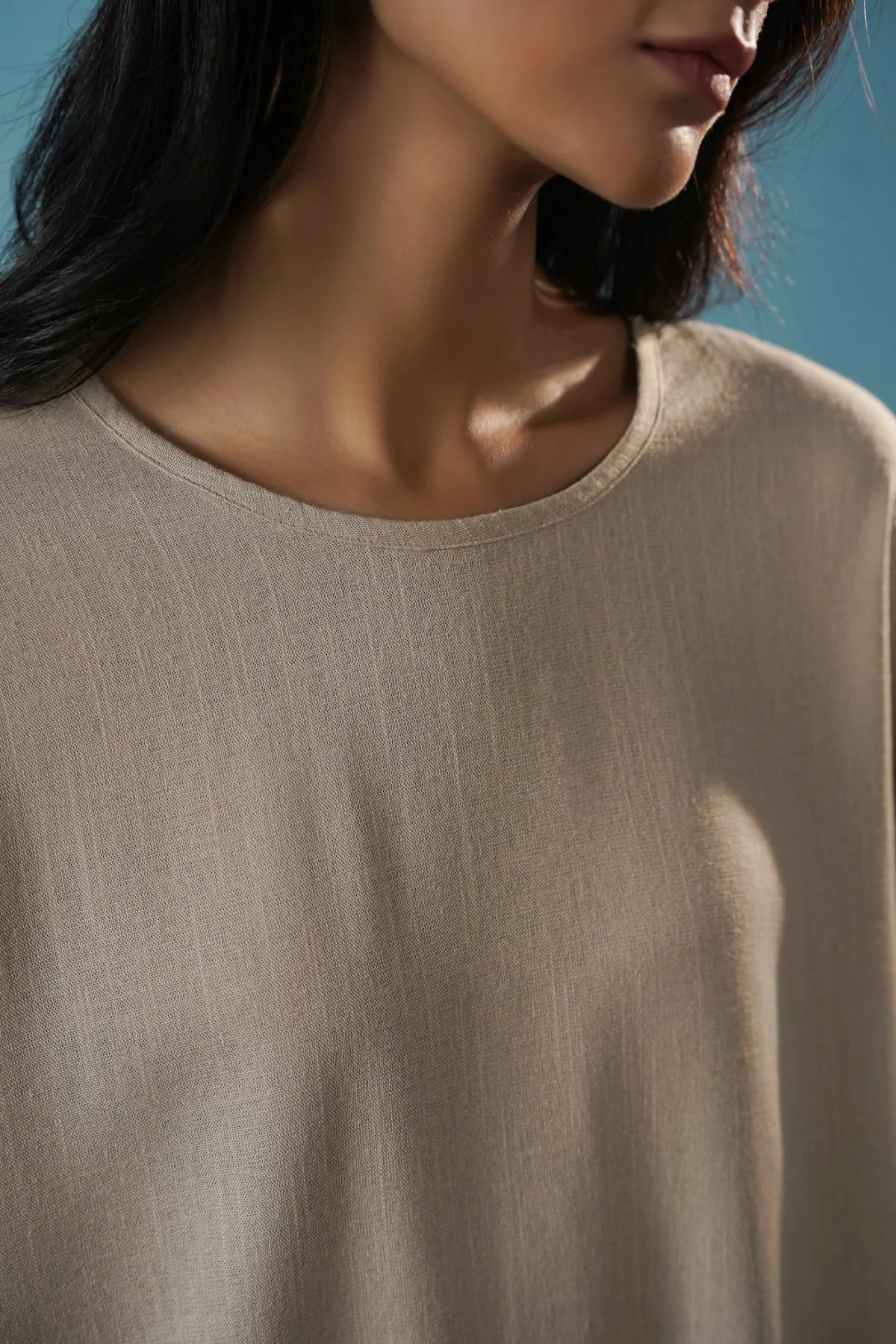 EVERYDAY BACK BUTTON BLOUSE - Image 7